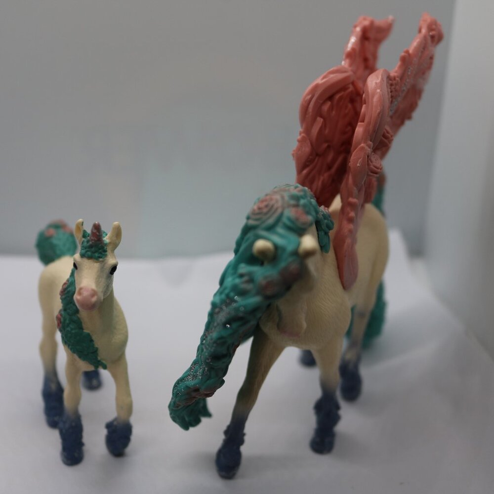 Schleich lot of 2 horses Flower Pegasus and Flower Blossum foal